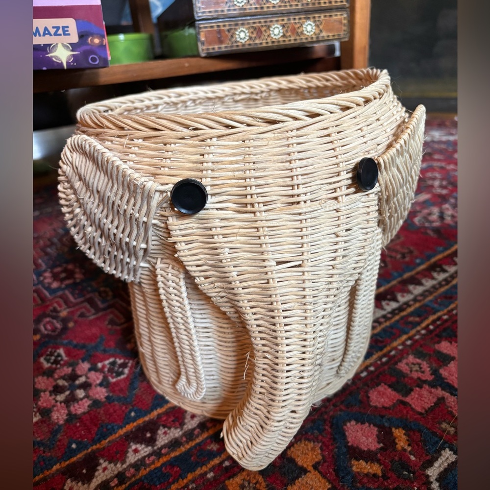 Wicker rattan elephant storage basket